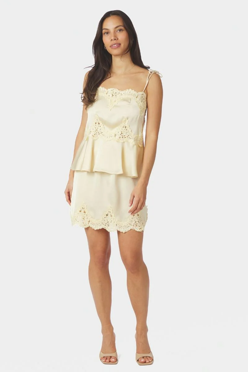 Kaela Heavy Sateen Lace Top | Light Yellow | Bluse fra Neo Noir - Image 6