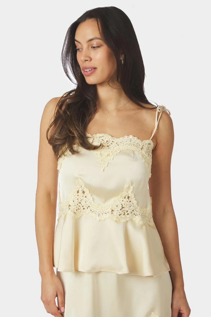 Kaela Heavy Sateen Lace Top | Light Yellow | Bluse fra Neo Noir - Image 7