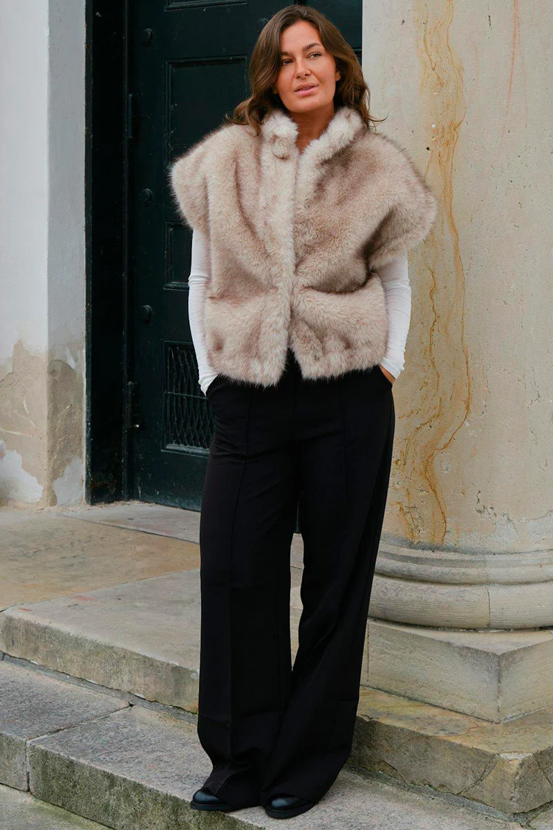 Kevini Faux Fur Vest | Beige | Vest fra Neo Noir - Image 2
