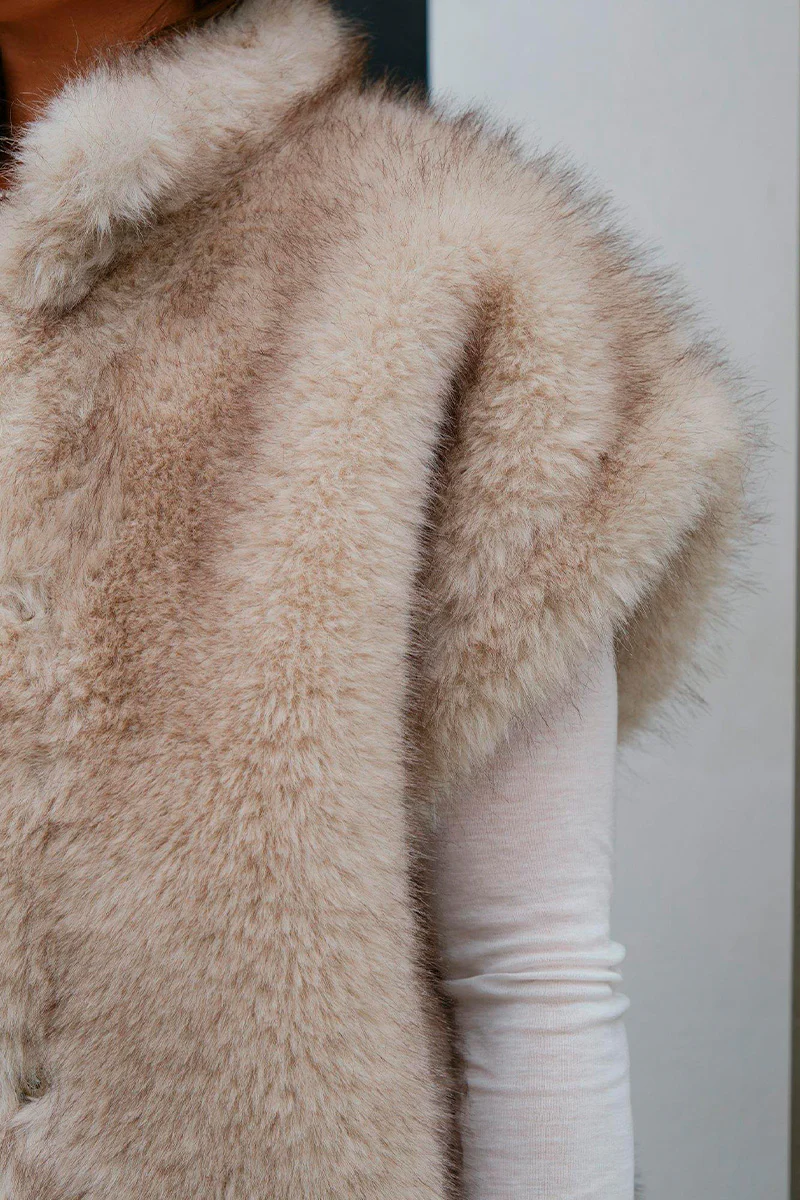 Kevini Faux Fur Vest | Beige | Vest fra Neo Noir - Image 5