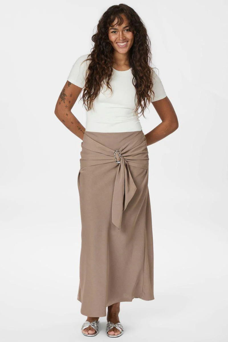 Kit Dull Sateen Skirt | Dark Taupe | Nederdel fra Neo Noir - Image 6