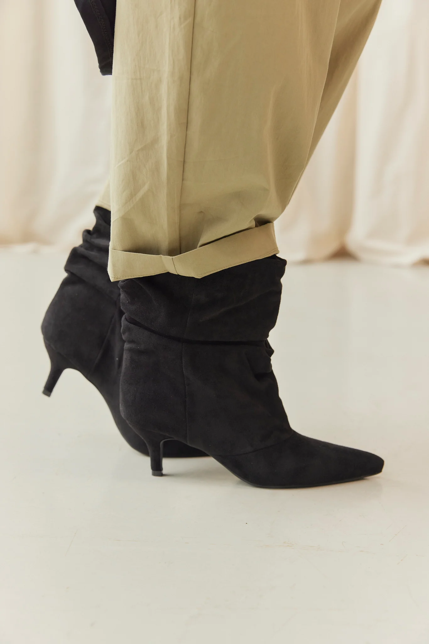 Kitten Hee Boot | Black | Støvler fra Lazy Bear - Image 2