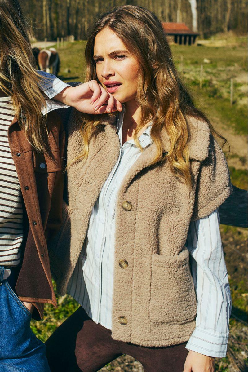 Lamby Waistcoat 206965 | Simply Taupe | Jakke fra Freequent - Image 10