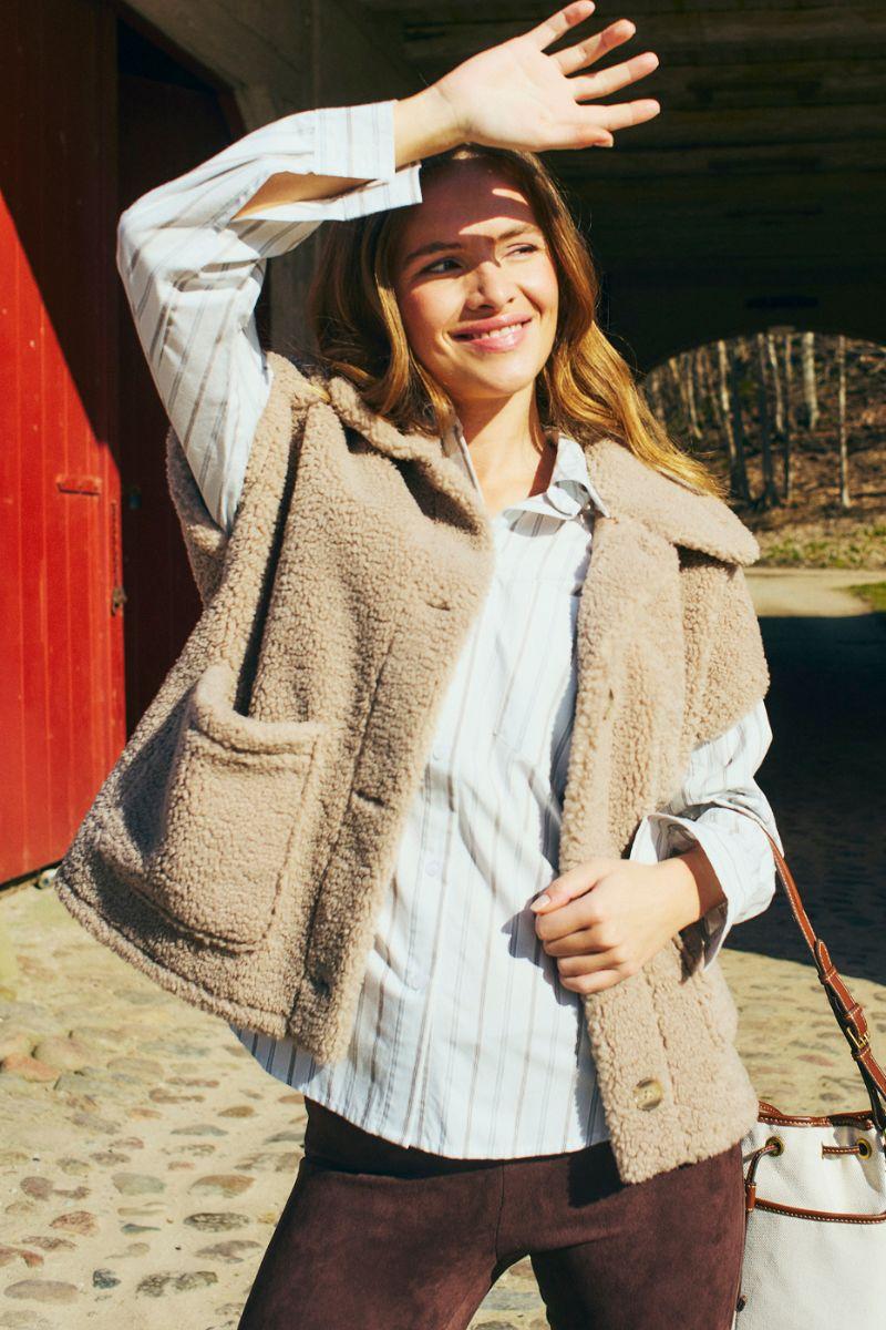 Lamby Waistcoat 206965 | Simply Taupe | Jakke fra Freequent - Image 12
