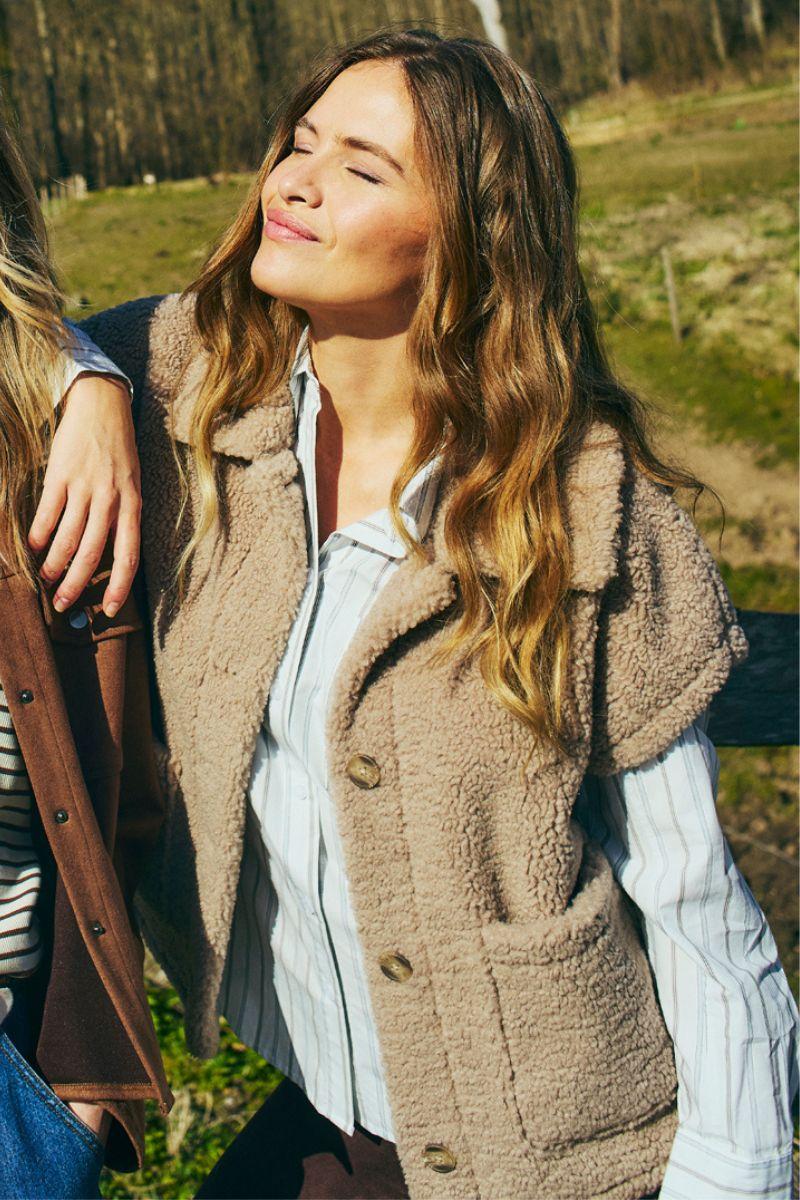 Lamby Waistcoat 206965 | Simply Taupe | Jakke fra Freequent - Image 14