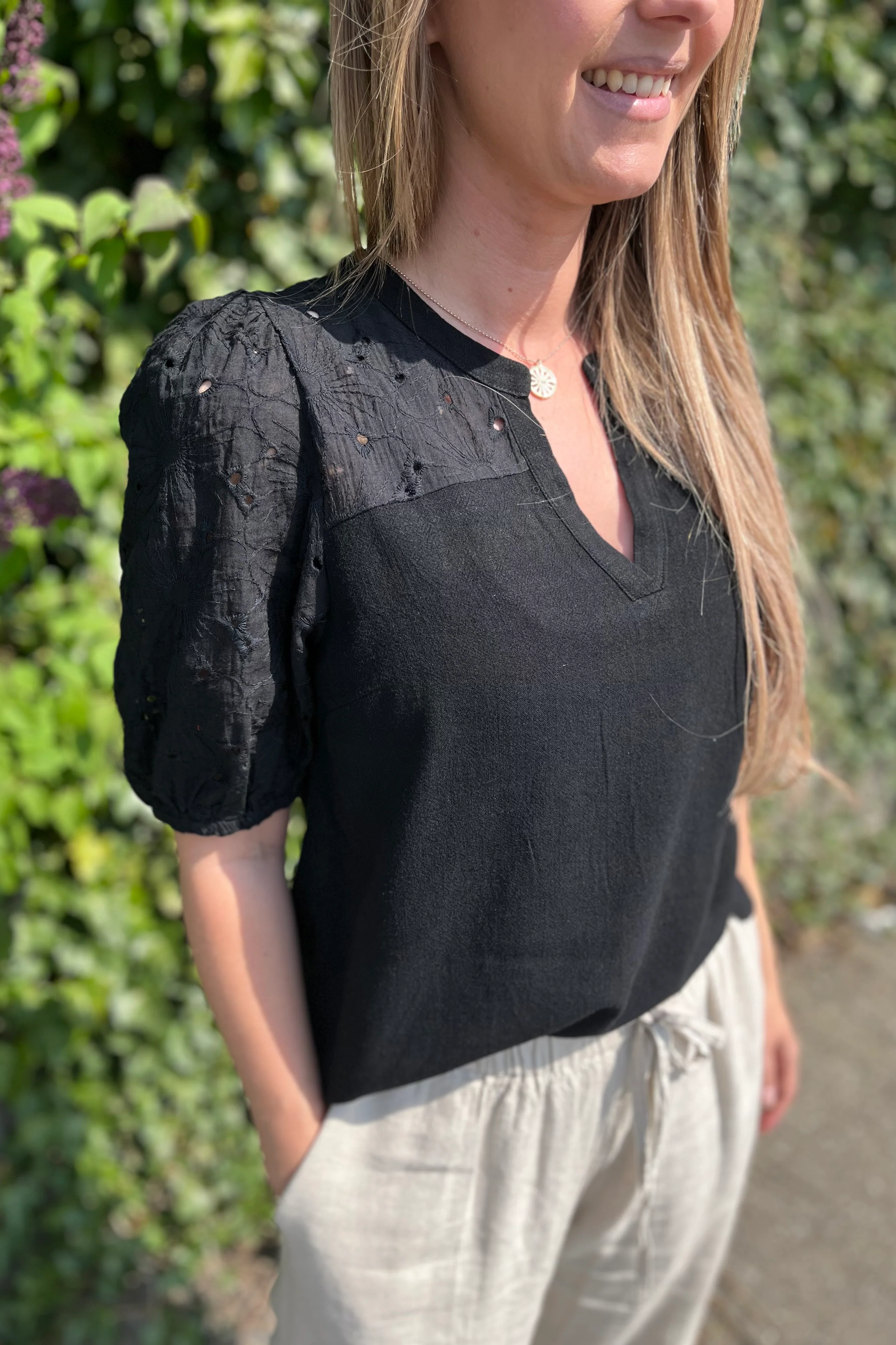 Lara Blouse | Black | Bluse fra Freequent - Image 8