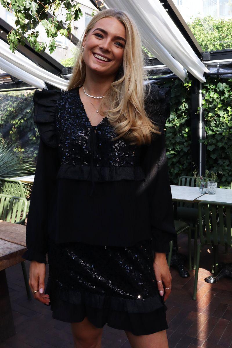 Nor Ls Frill Blouse | Black Sequins | Bluse fra Liberté - Image 6