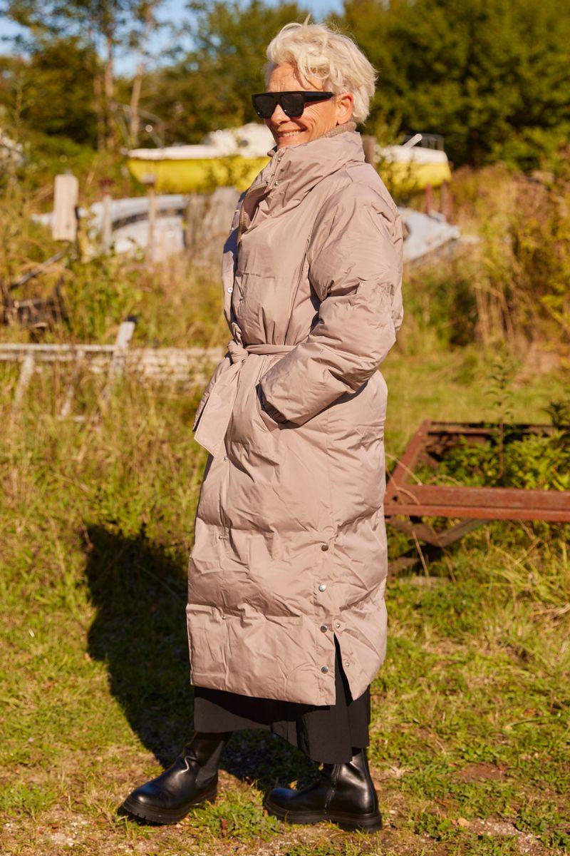 Lilly Long coat | Sand | Frakke fra French Laundry - Image 4