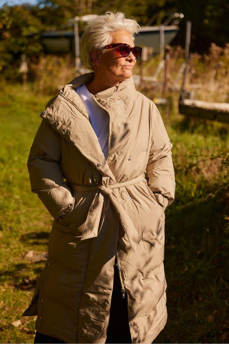Lilly Long coat | Sand | Frakke fra French Laundry - Image 7