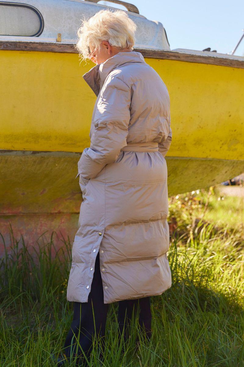 Lilly Long coat | Taupe | Frakke fra French Laundry - Image 6