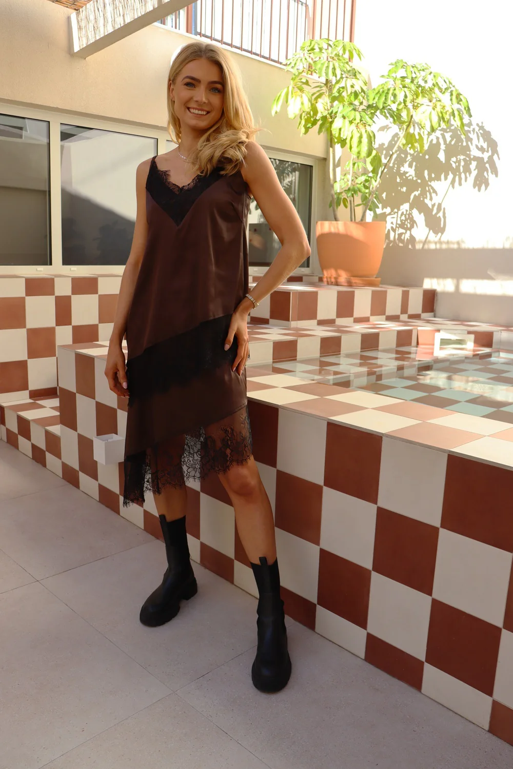 Lola Asymteric Top | Choco Brown | Top fra Liberté - Image 4