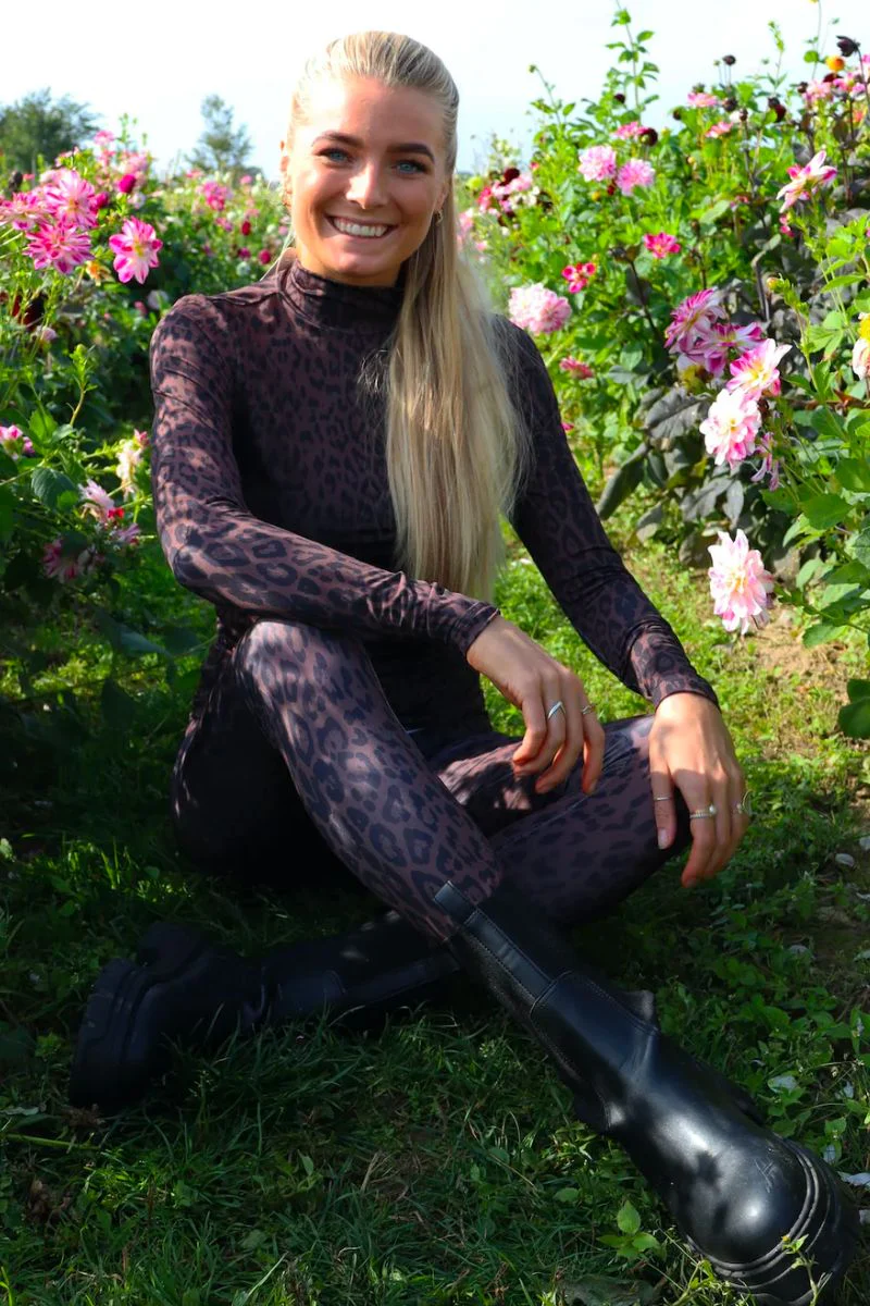 Lotus LS Highneck Blouse | Brown Black Leo | Blue fra Liberté - Image 2