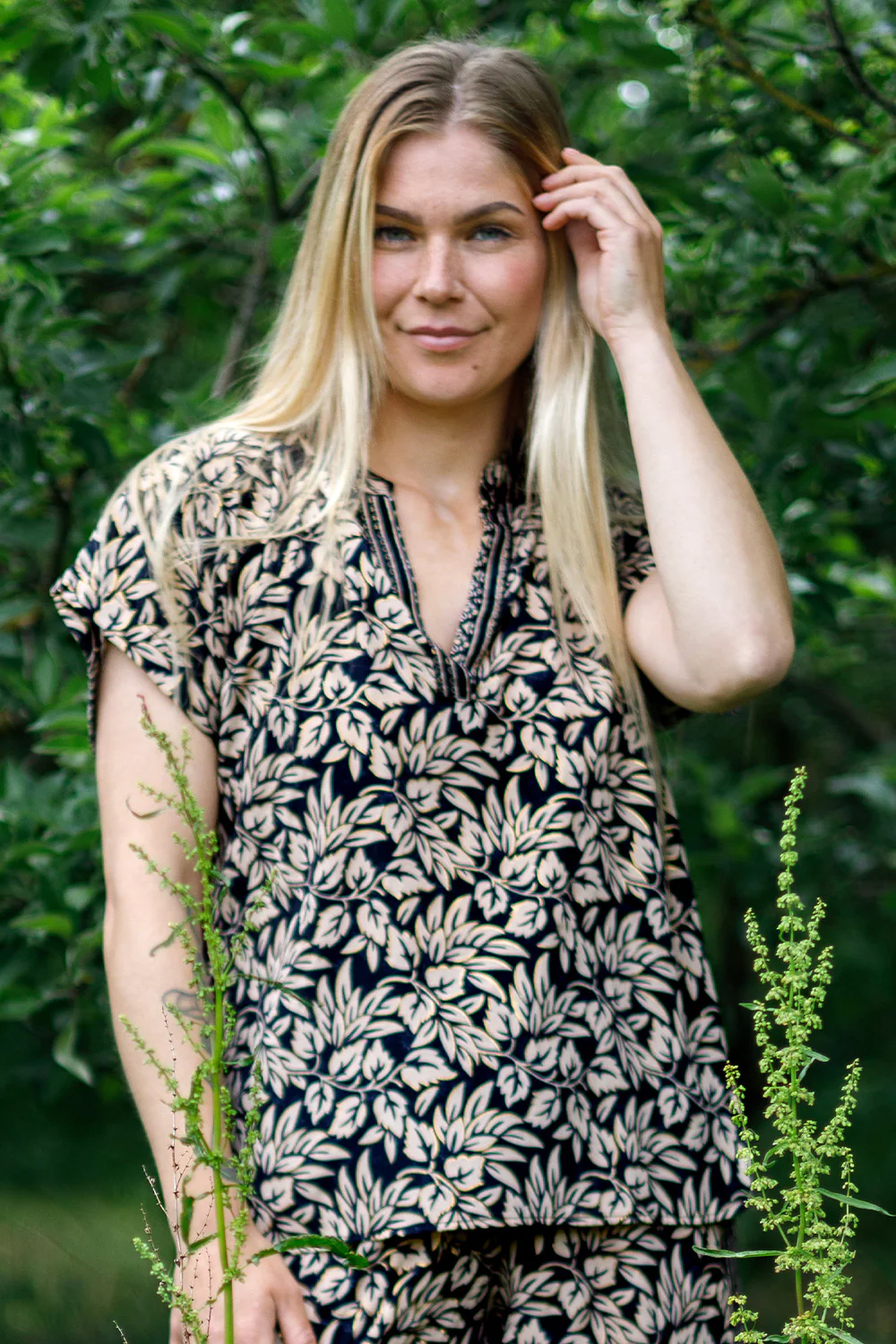 Luna Andrea S/S Top | Sahara Moon | Top fra Black Colour - Image 2