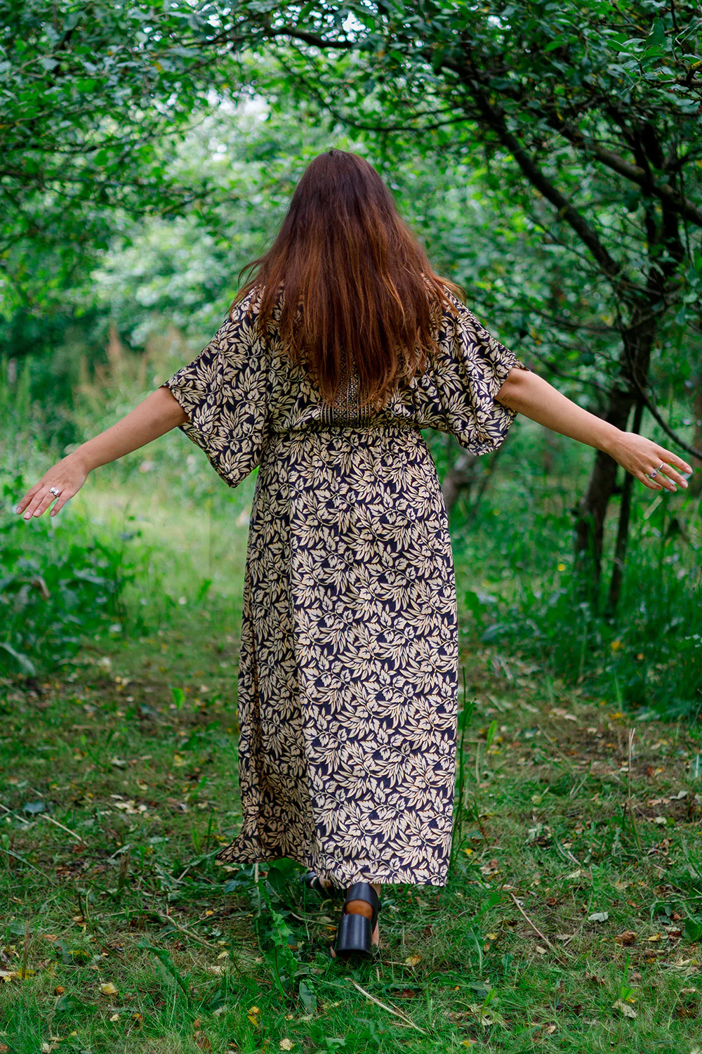 Luna Long V-Neck Dress | Sahara Moon | Kjole fra Black Colour - Image 4