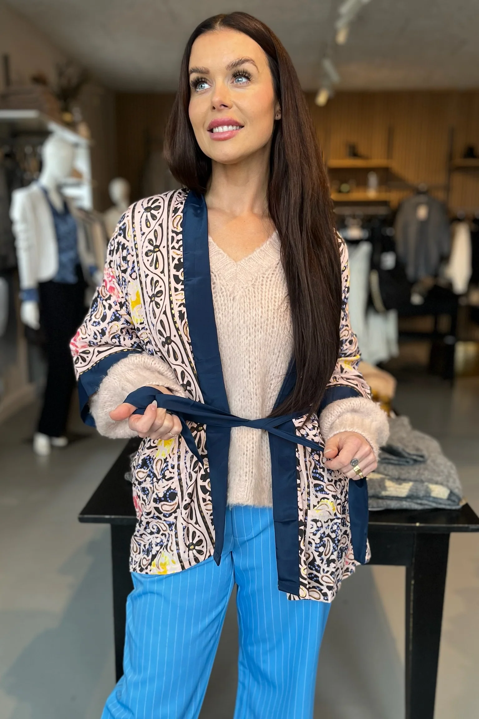Luna Short Kimono | Blue Decor | Kimono fra Black Colour - Image 14