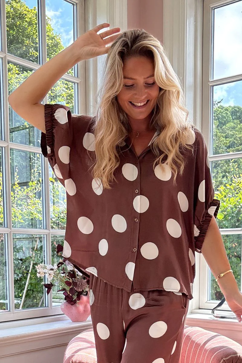 Mabel Shirt Blouse | Mocca Dot | Bluse fra Black Colour