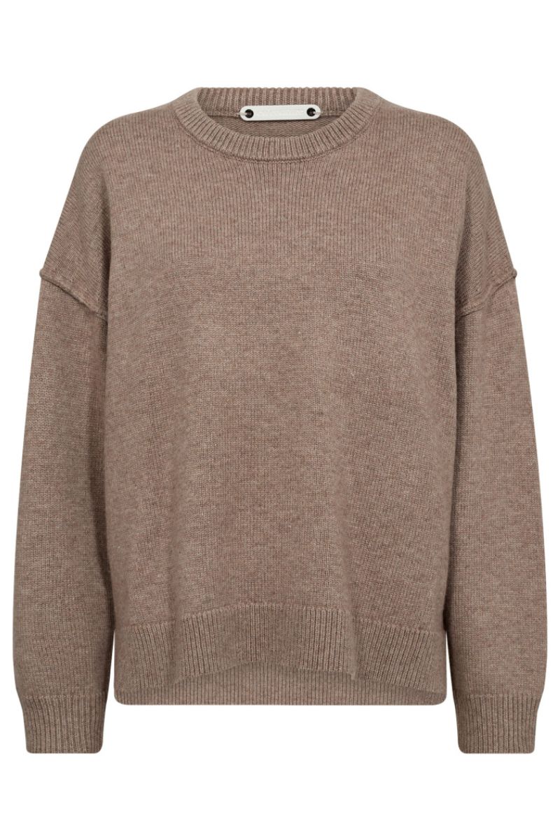 Maja Slit O-Neck Knit 32219 | Latté | Strik fra Co'couture