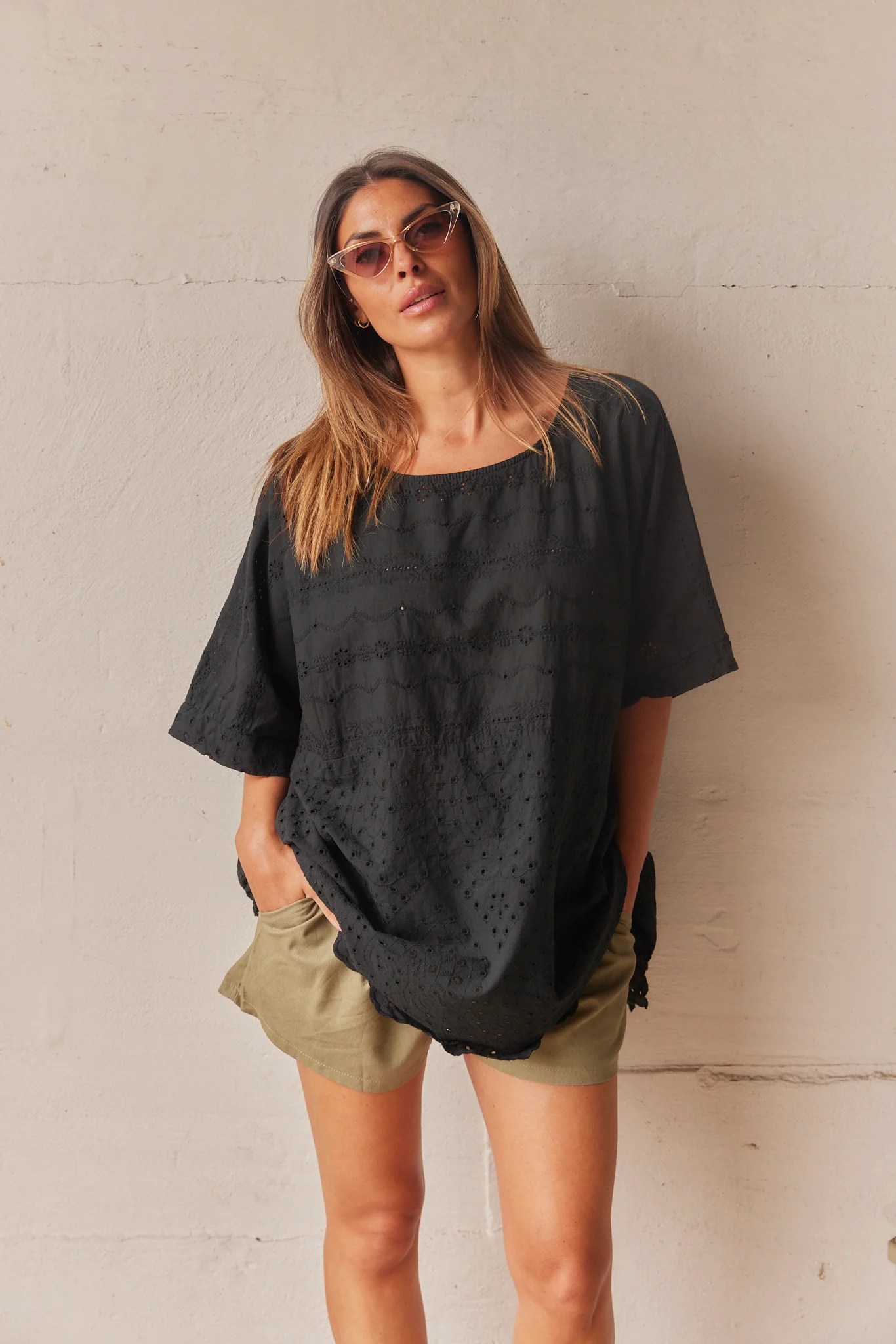 Marie Broderie Anglaise Top | Black | Bluse fra Atelier C - Image 2