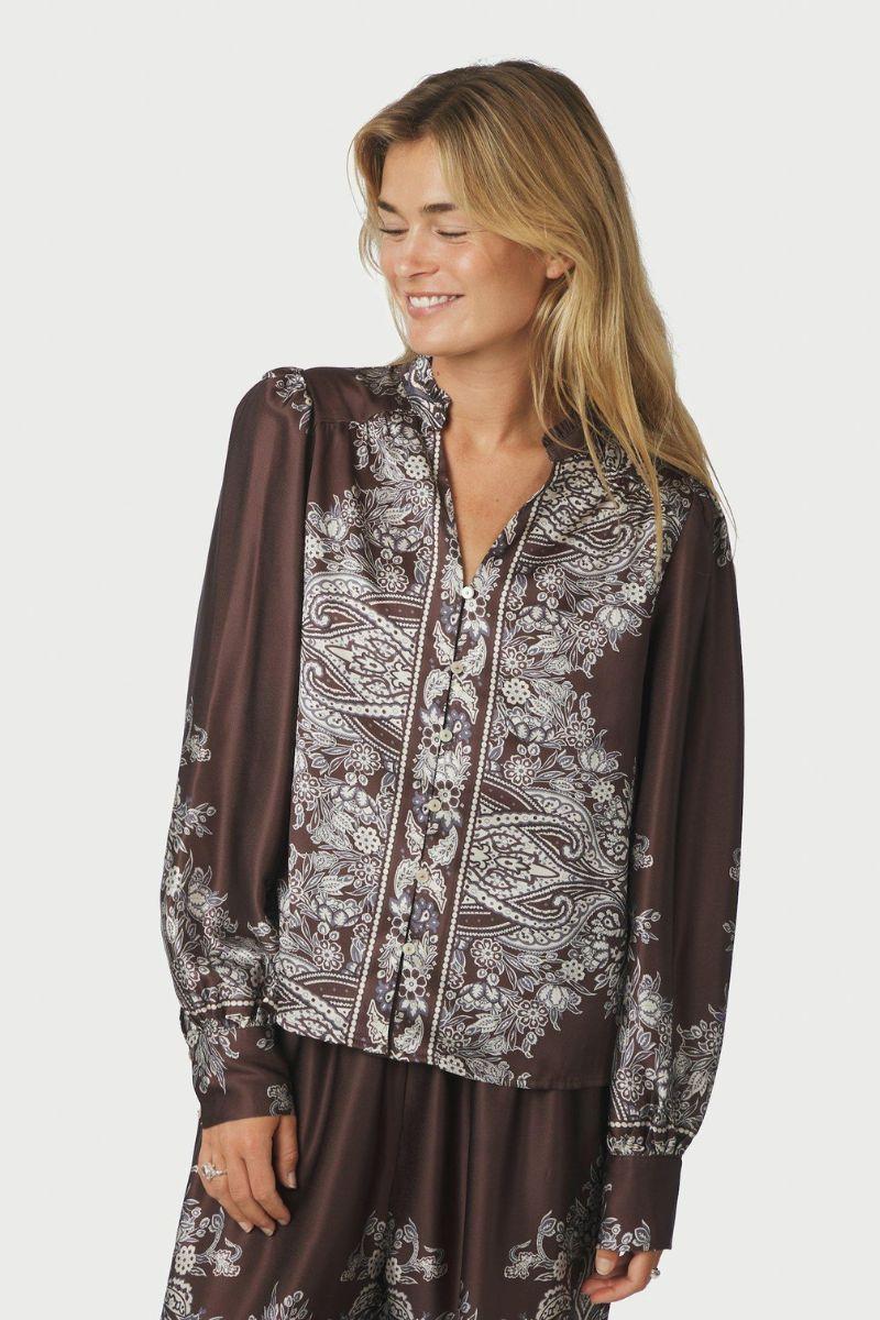 Massima Paisley Border Blouse | Dark Brown | Bluse fra Neo Noir - Image 5