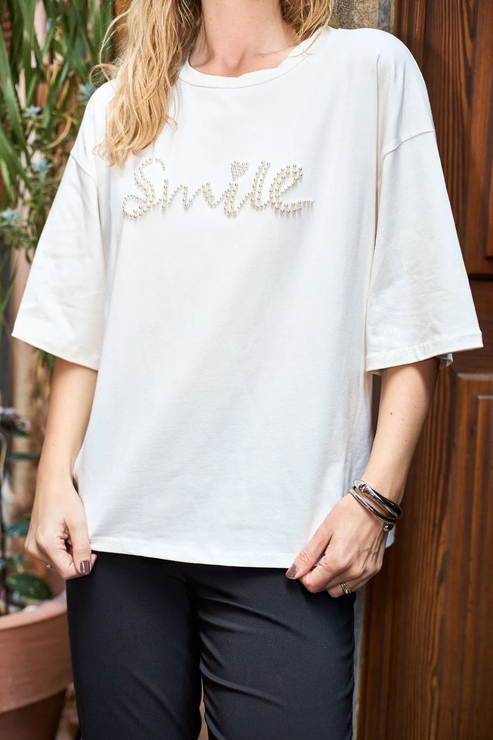 May Smile Big Tee | Off White | T-Shirt fra Black Colour