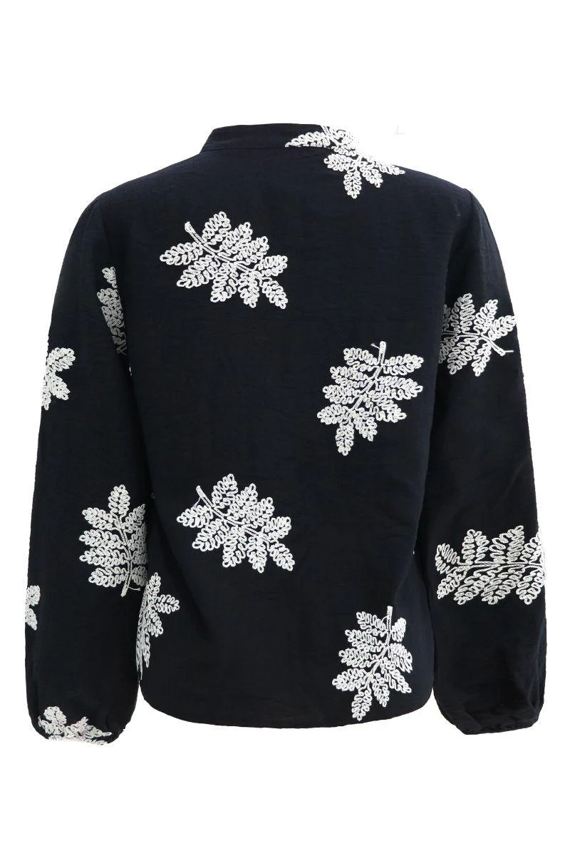 Meg Ls Vneck Blouse | Black Creme Leaf | Bluse fra Liberté - Image 5