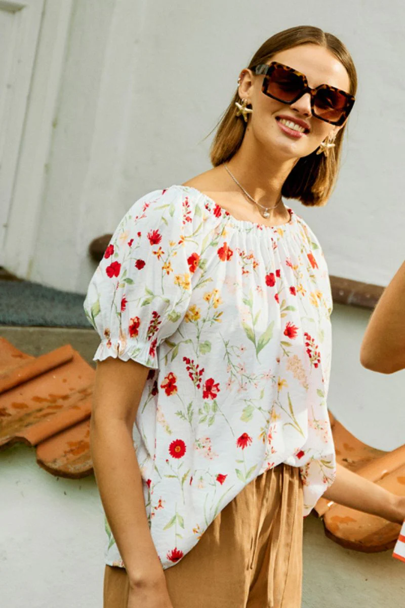 Mele Blouse 206078 | Brilliant White W. Hot Coral | Bluse fra Freequent