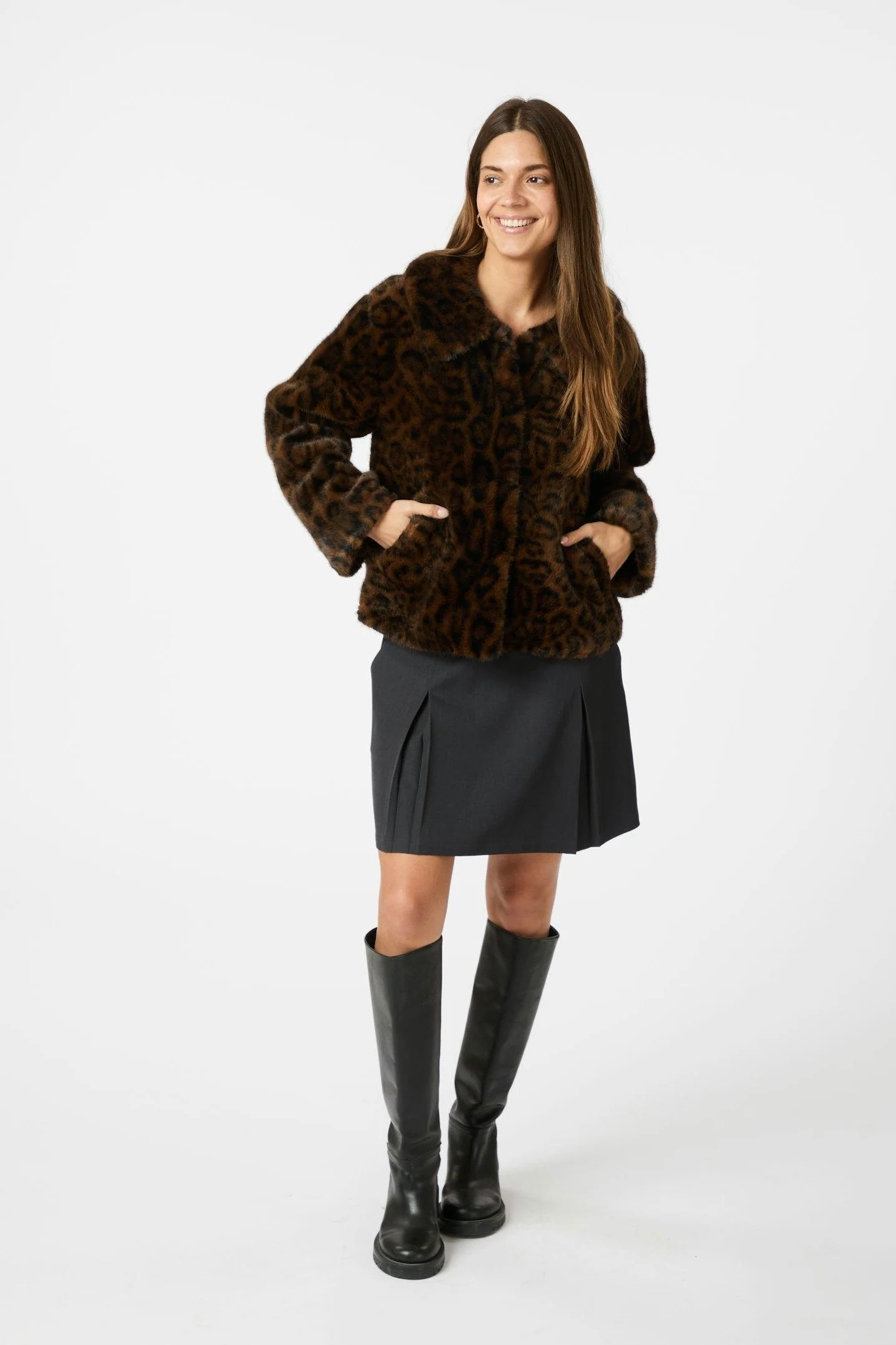 Melodie Leo Faux Fur Jacket | Brun | Jakke fra Neo Noir - Image 3
