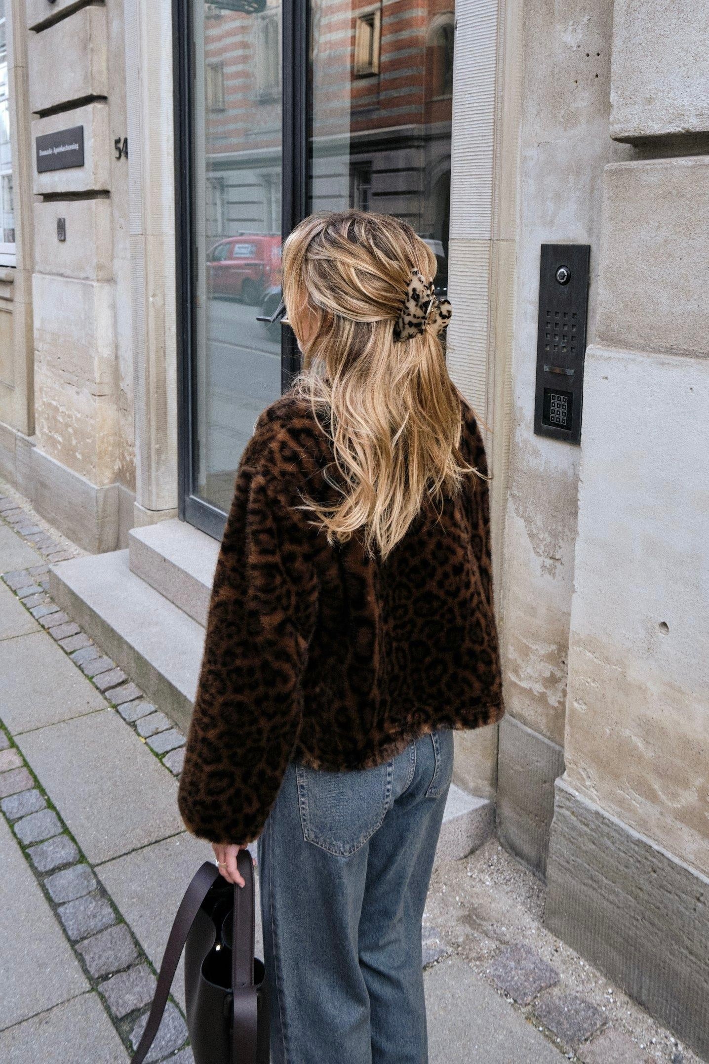 Melodie Leo Faux Fur Jacket | Brun | Jakke fra Neo Noir - Image 6