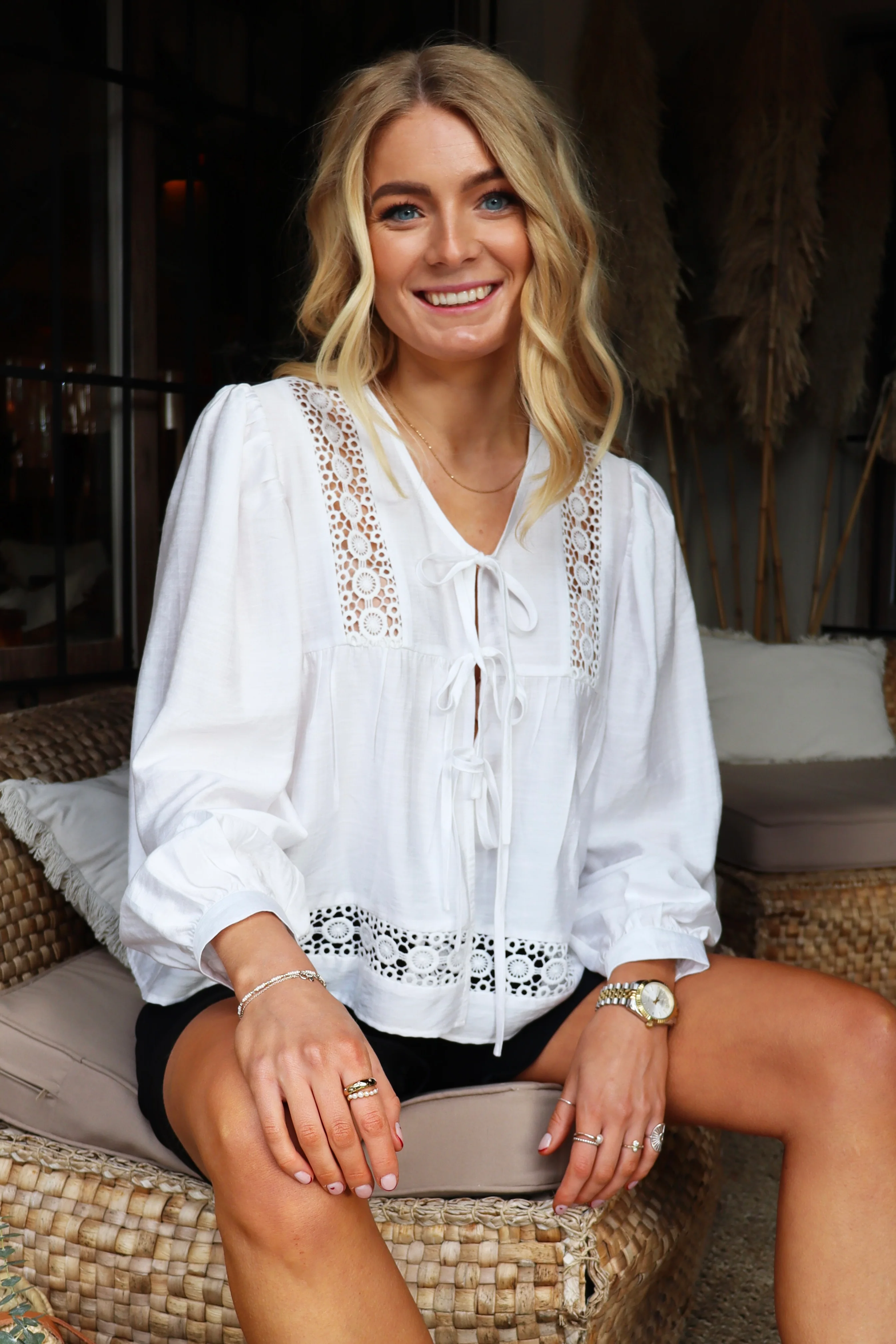 Merle Ls Tie Blouse | White | Bluse fra Liberté