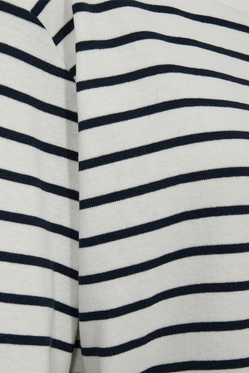 Mila Tee 205629 | Star Off-White W. Navy Blazer | T-Shirt fra Freequent - Image 6