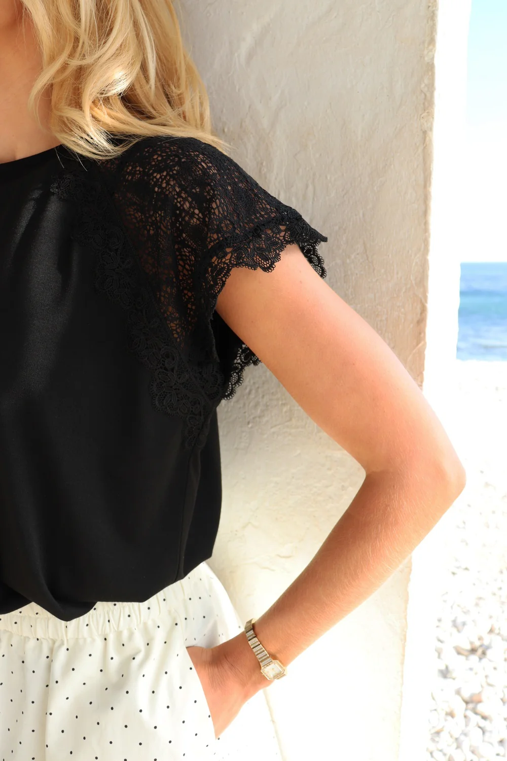 Milla Lace Tshirt | Black | T-Shirt fra Liberté - Image 2