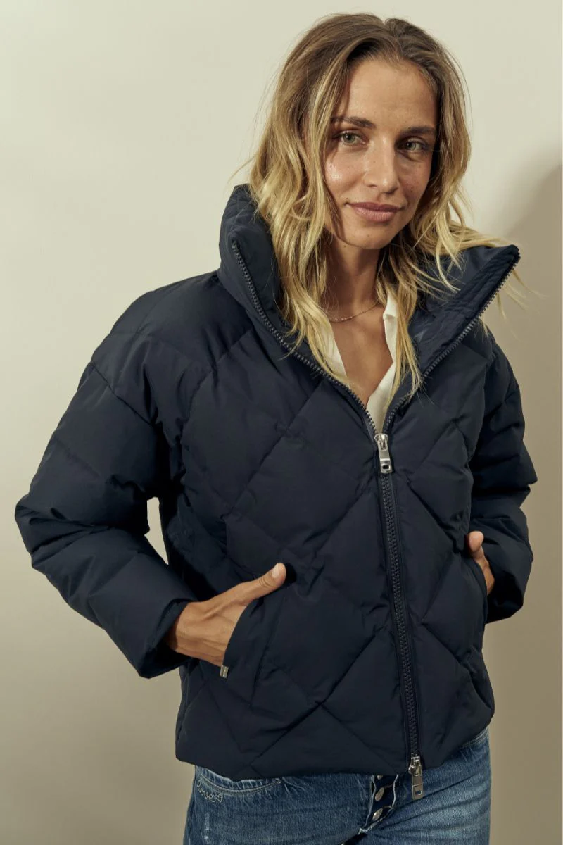 Ahla Down Jacket | Salute Navy | Jakke fra Mos Mosh