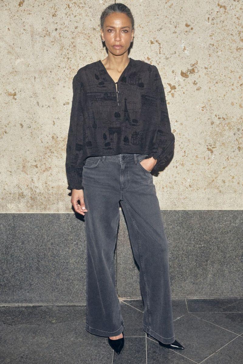Tazzin Tale Light Blouse | Black | Bluse fra Mos Mosh