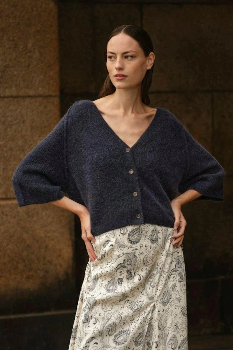 Thora Lizet Knit Cardigan | India ink | Strik fra Mos Mosh