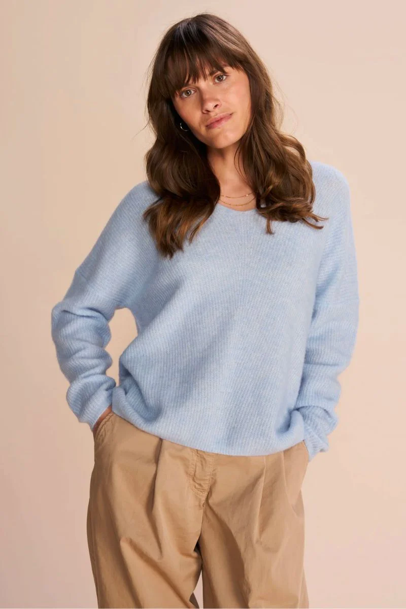 Thora V-Neck Knit | Cashmere Blue | Strik fra Mos Mosh - Image 5