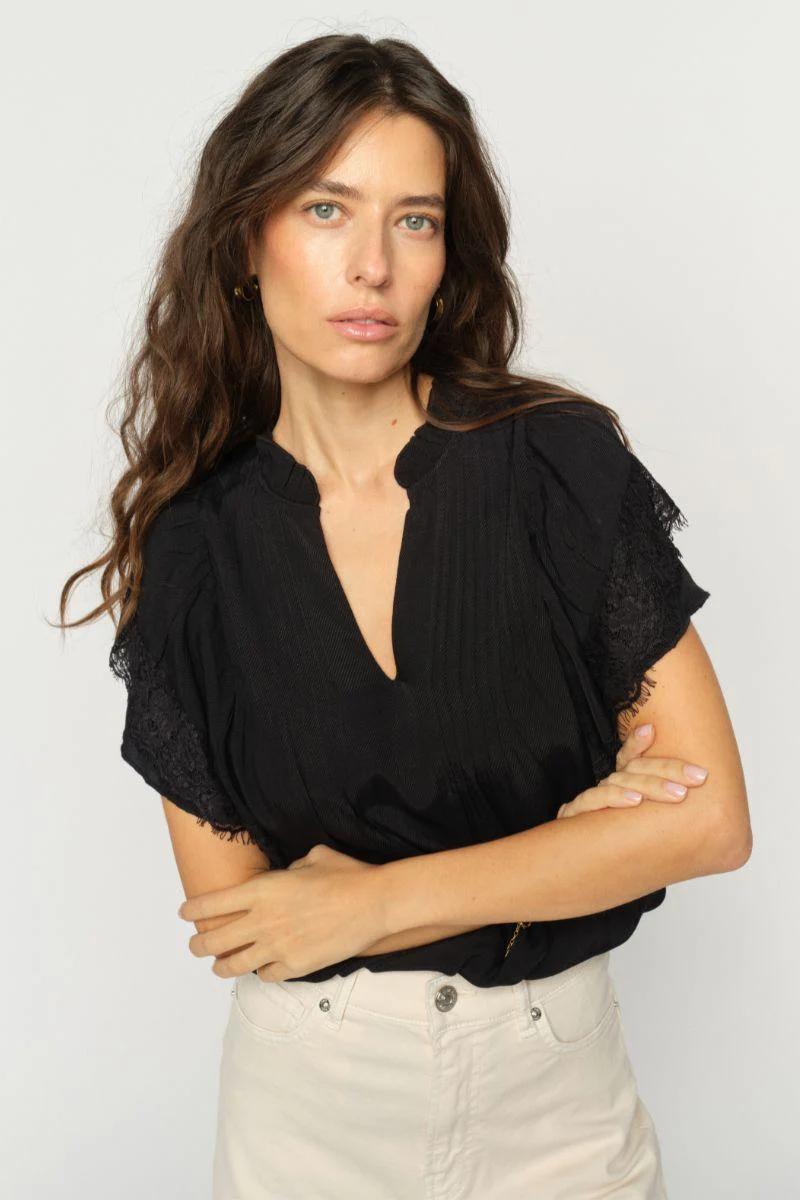 Wea Flowish Blouse | Black | Bluse fra Mos Mosh