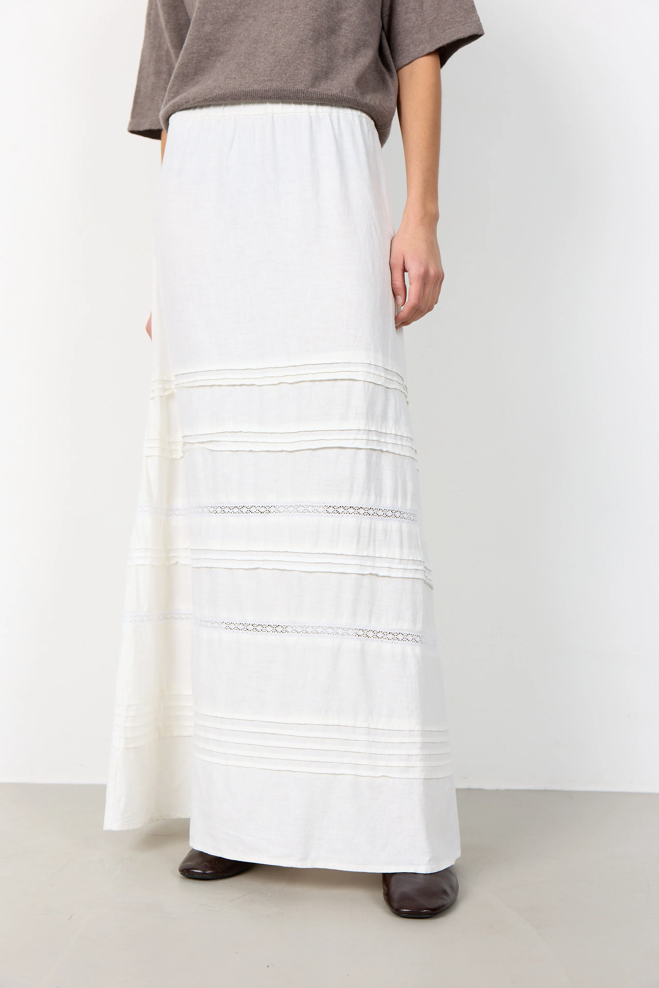 Naja 64 | White | Nederdel fra Levete Room