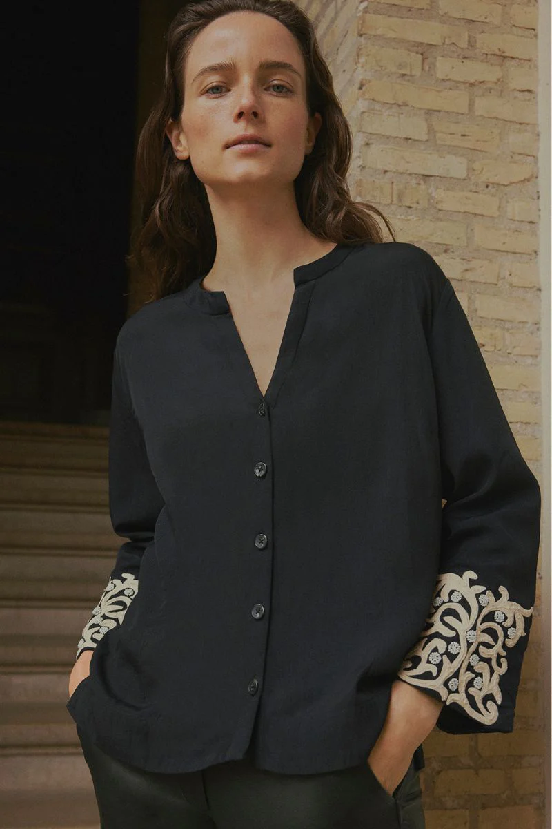 Naja shirt 54631 | Black | Skjorte fra Gustav - Image 2
