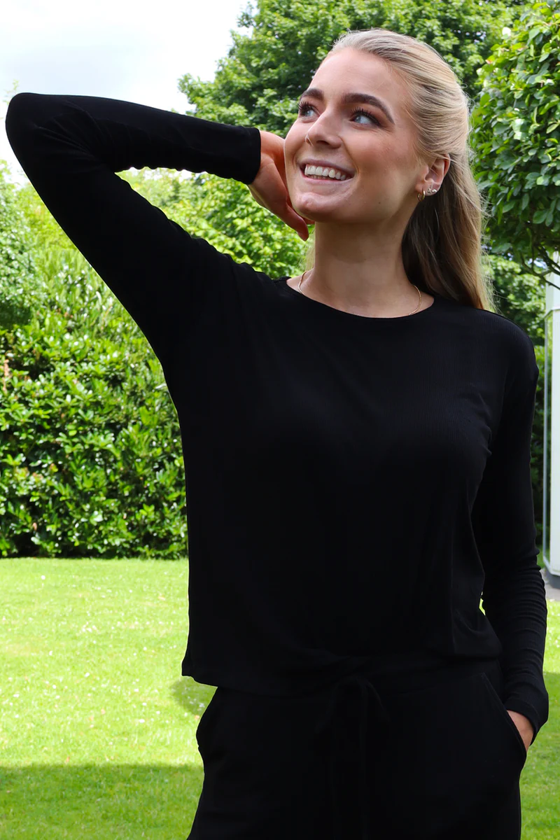 Natalia Ls Boxy Blouse | Black | Bluse fra Liberté - Image 2