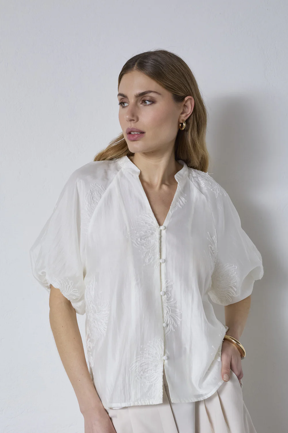 Neacc Ss V-Shirt | White | Skjorte fra Co'Couture