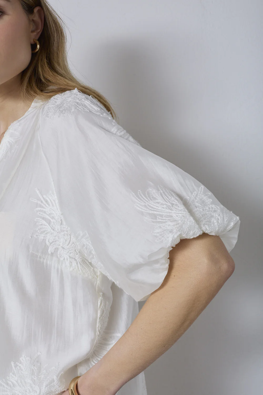 Neacc Ss V-Shirt | White | Skjorte fra Co'Couture - Image 7