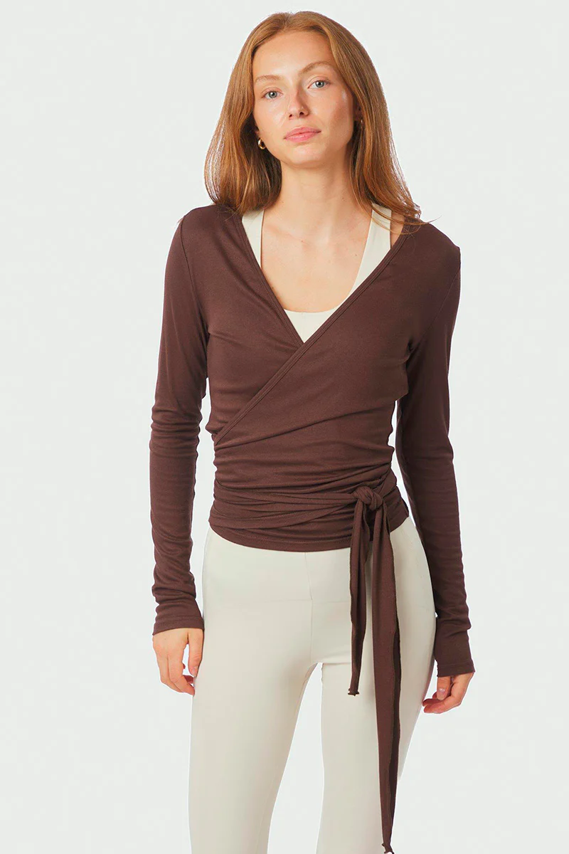 Nia Jersey Wrap Blouse | Chocolate Brown | Athleisure fra Neo Noir - Image 4