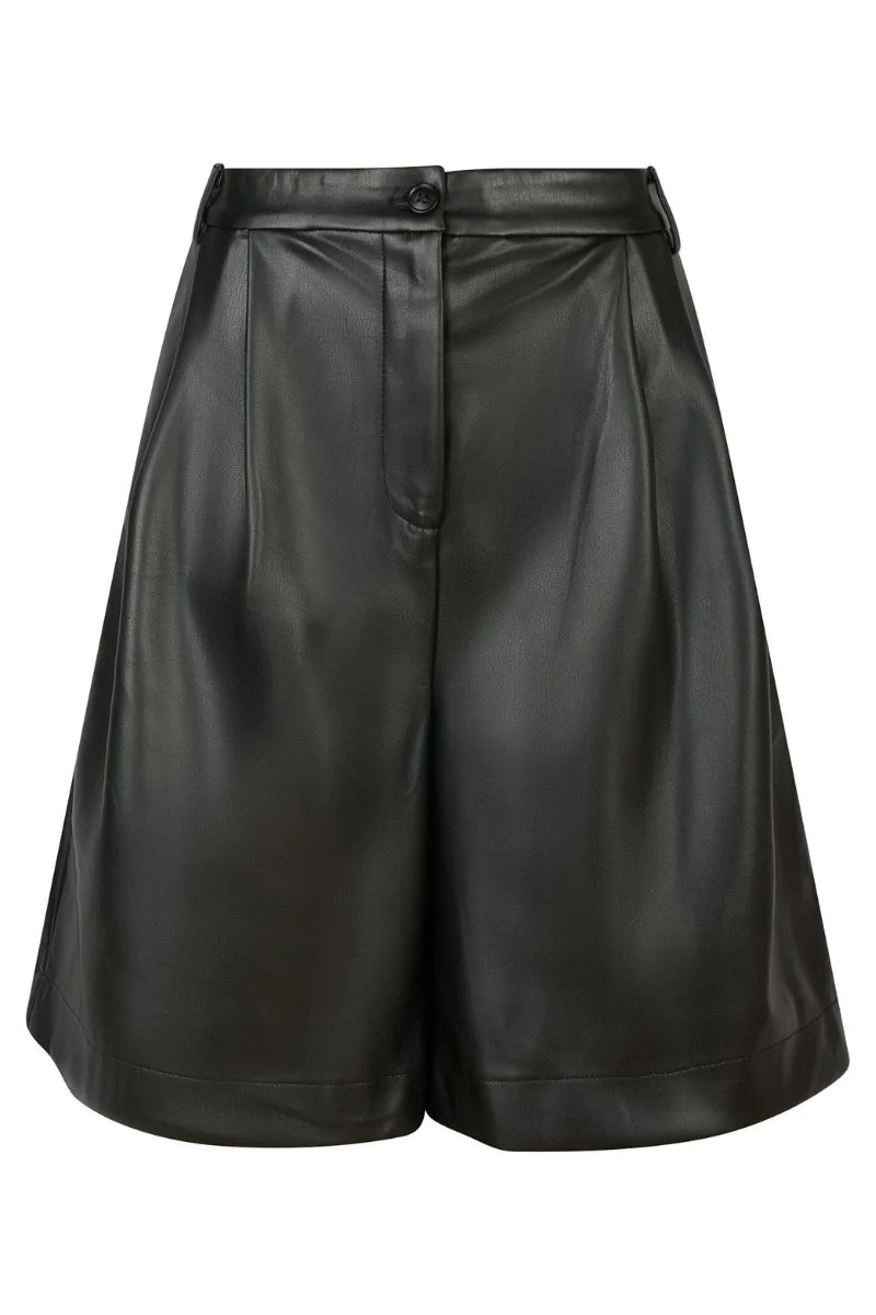 Nika Bermuda PU Shorts | Black | Shorts fra Neo Noir - Image 3