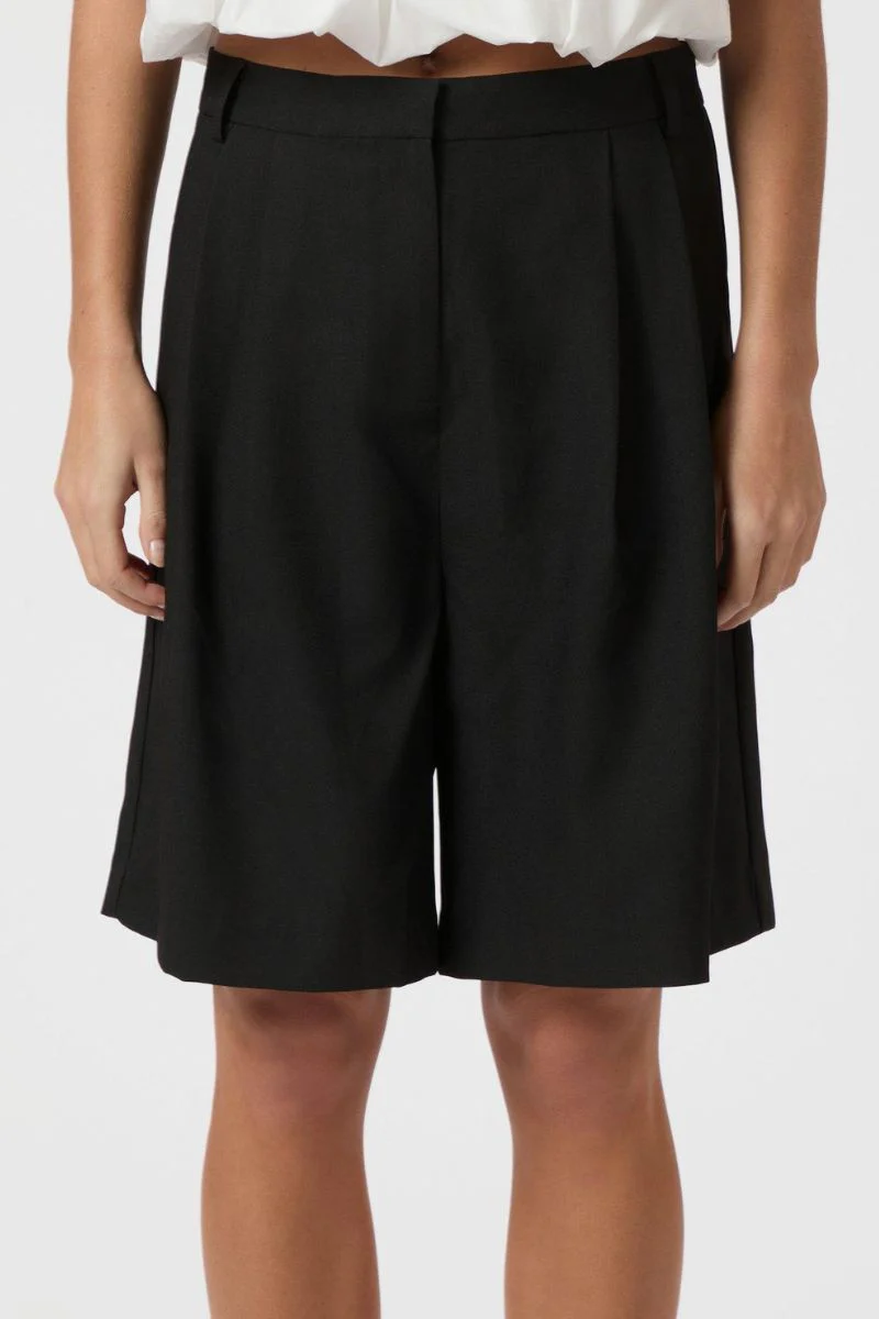 Nika Bermuda Shorts | Black | Shorts fra Neo Noir - Image 4