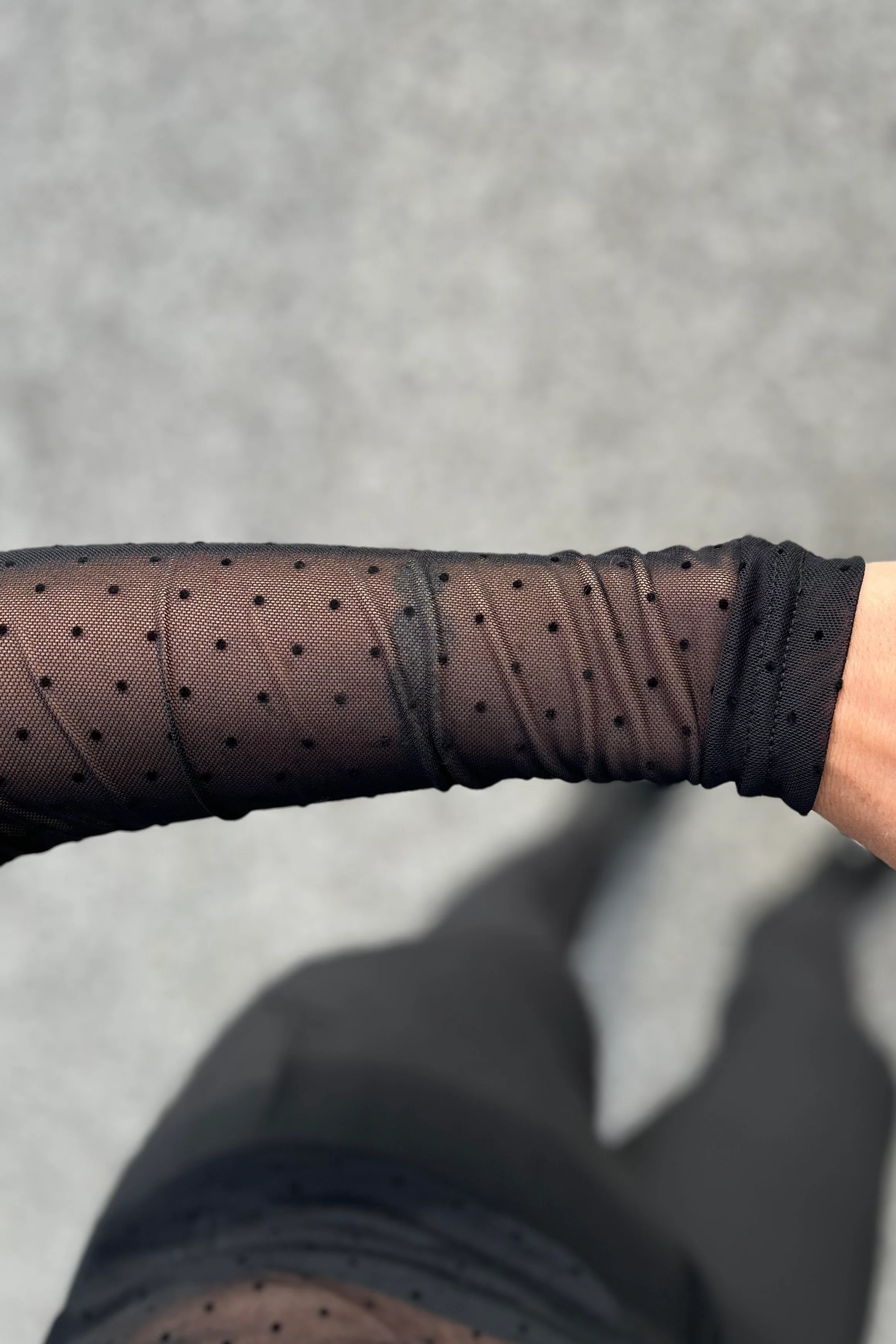 Nola Mesh | Black Dot | Mesh bluse fra Statebird - Image 8