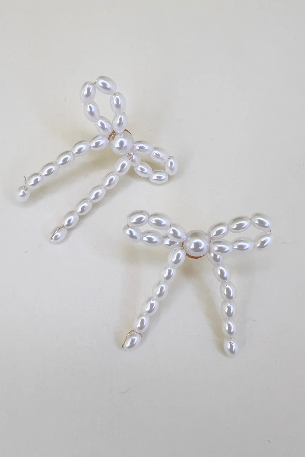 Pearl Bow Earrings | Øreringe fra Birdsong - Image 4