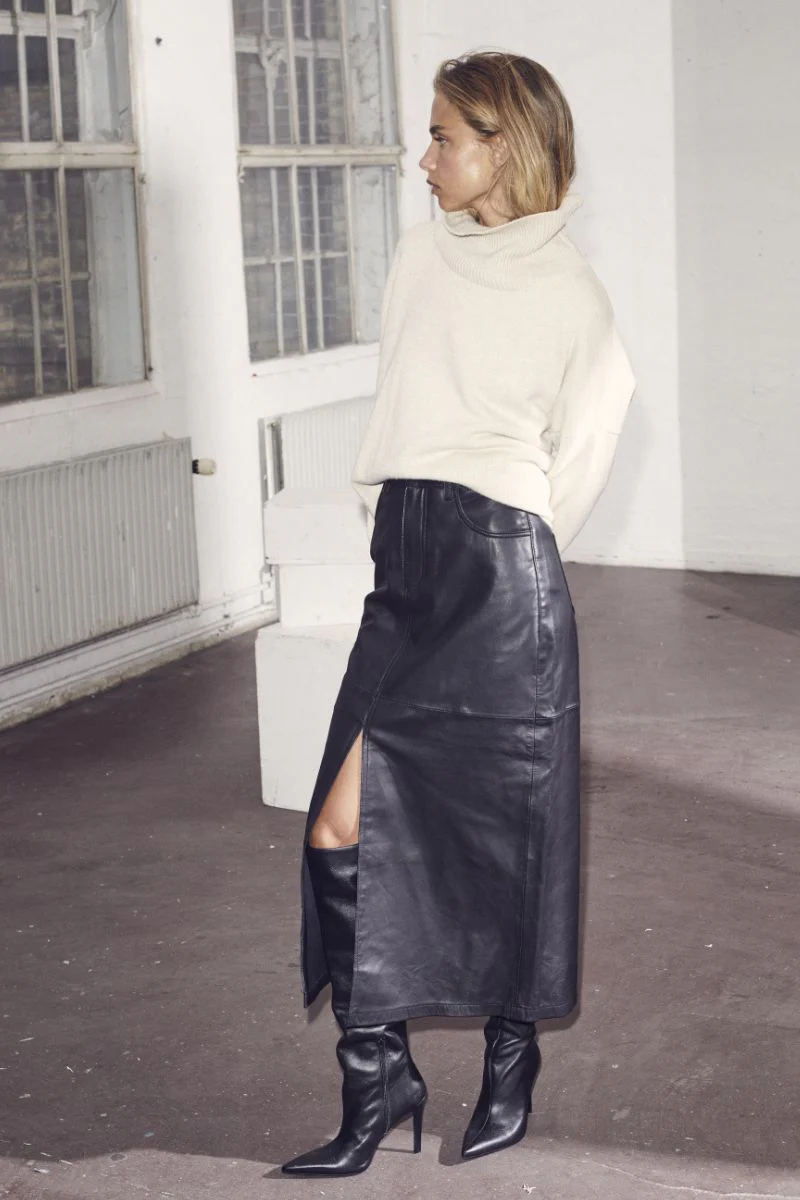 Phoebe Leather Slit Skirt | Black | Nederdel fra Co'couture - Image 4