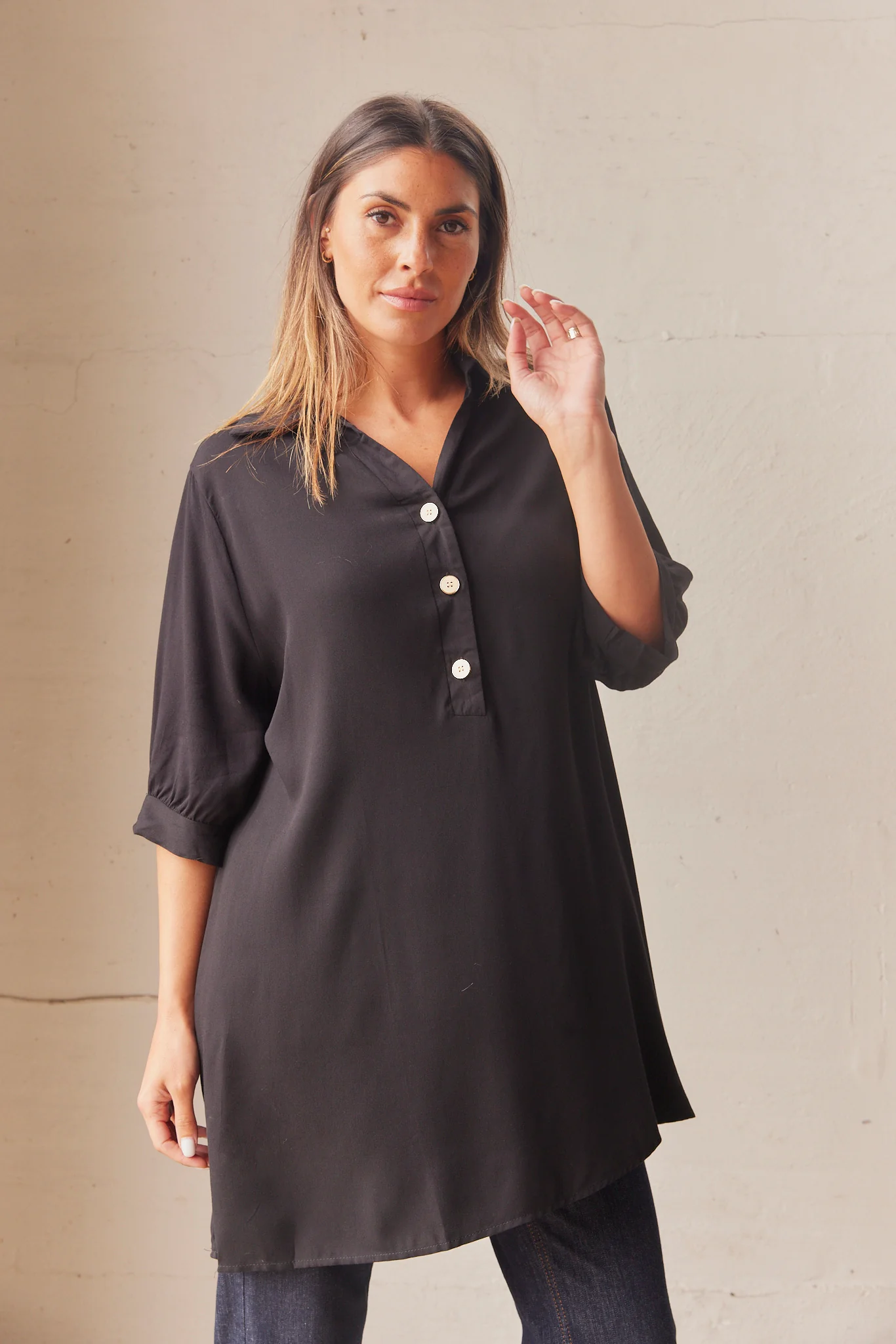Plain Penelope Tunic | Bluse fra Atelier C - Image 2