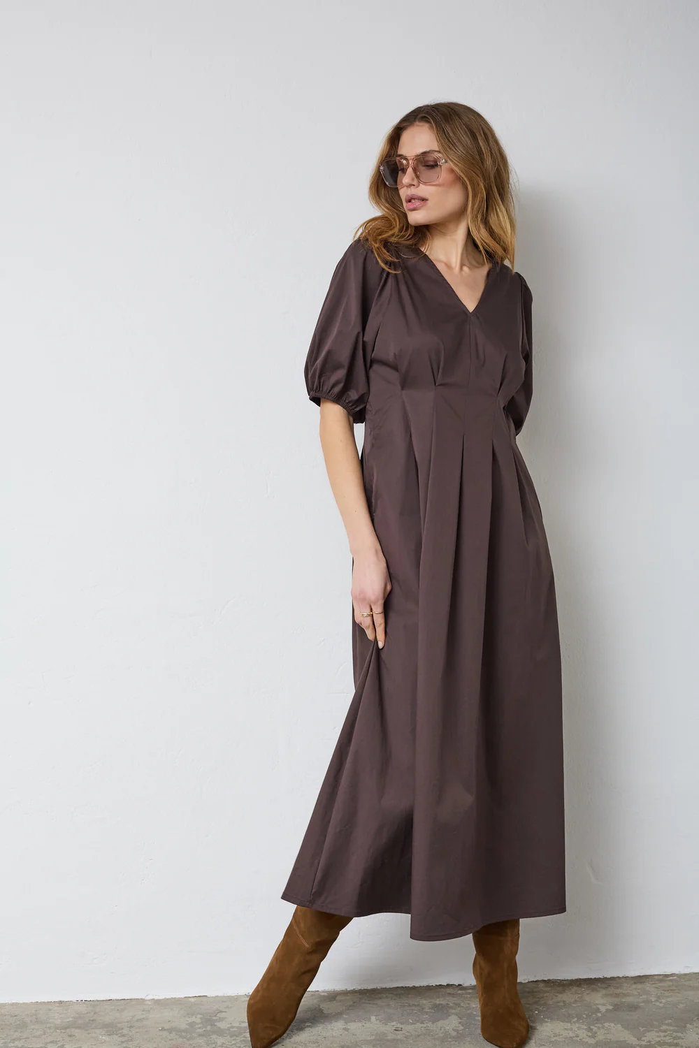 Poppycc Pleat Dress | Dark Brown | Kjole fra Co'Couture