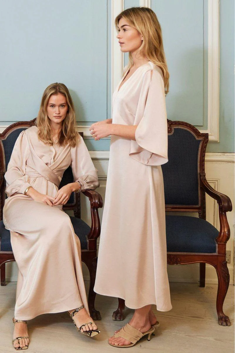 Remara Heavy Sateen Dress | Champagne | Kjole fra Neo Noir - Image 5